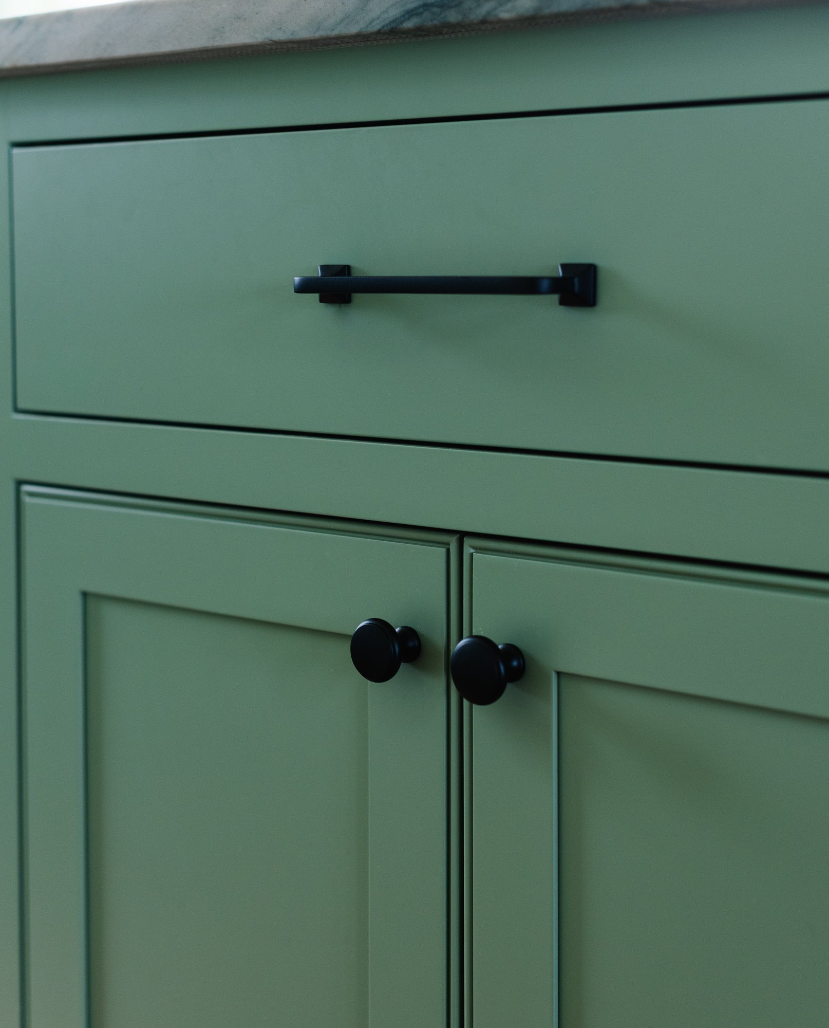 Green kitchen cabinets