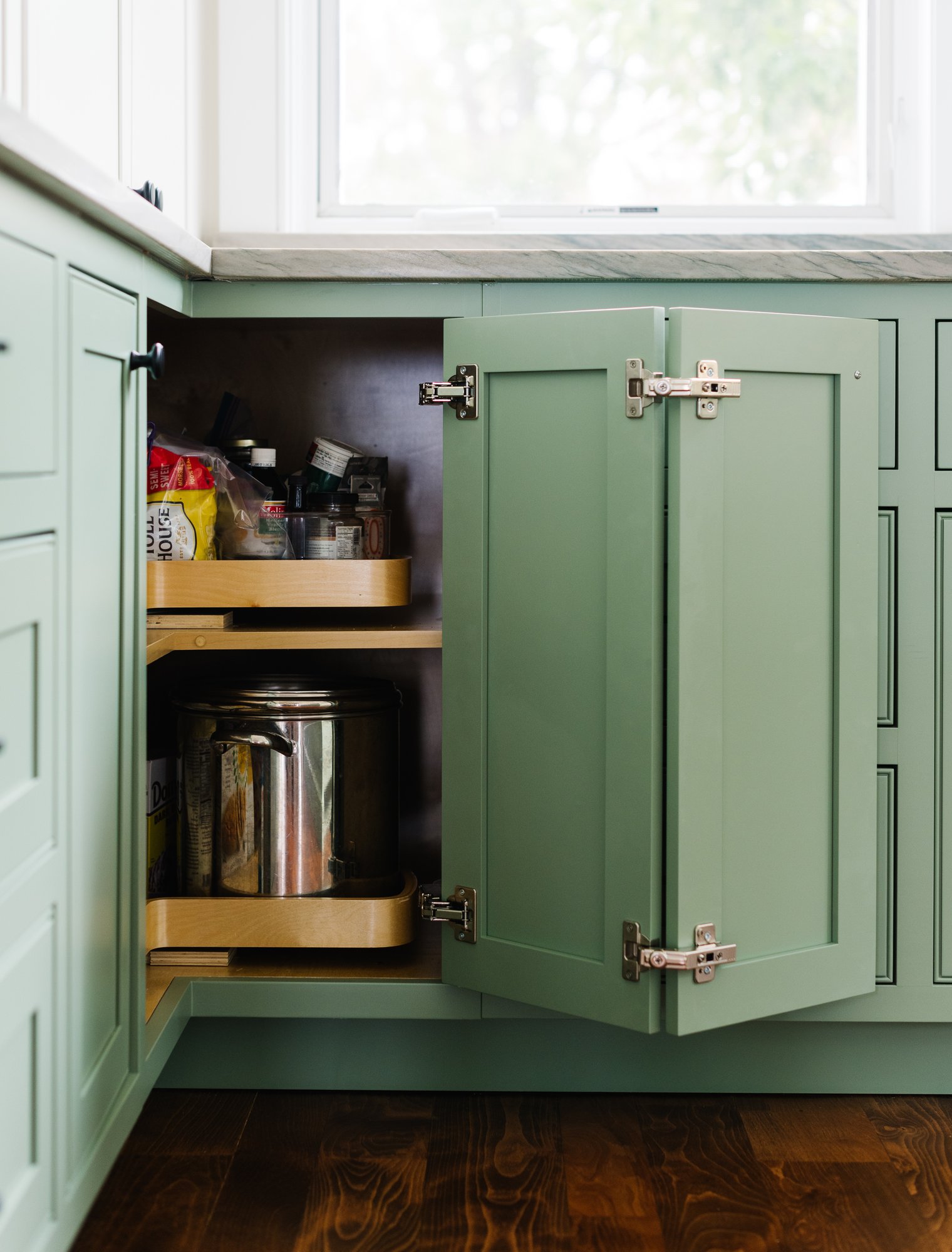 Green kitchen cabinets