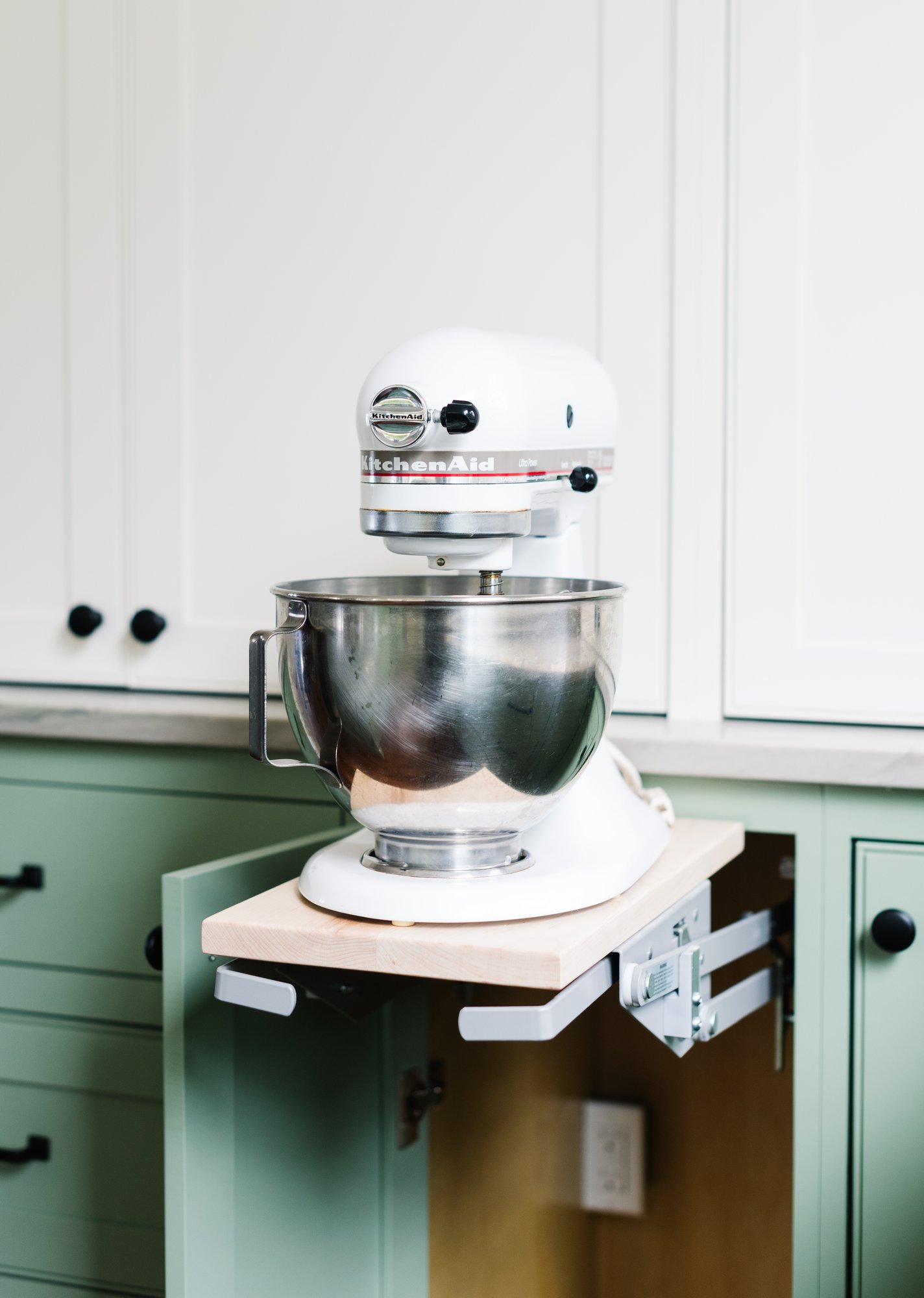 Green kitchen cabinets