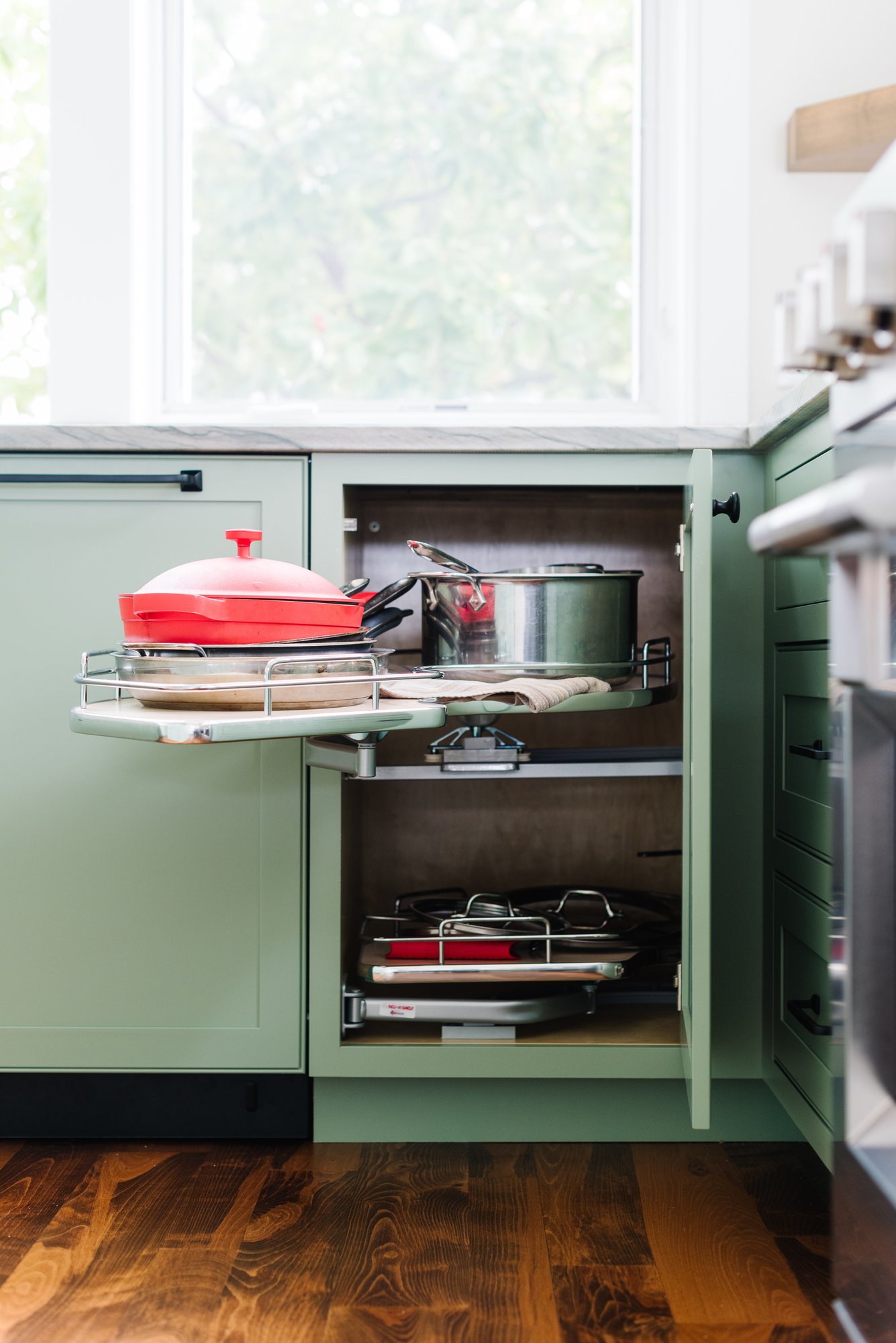 Green kitchen cabinets