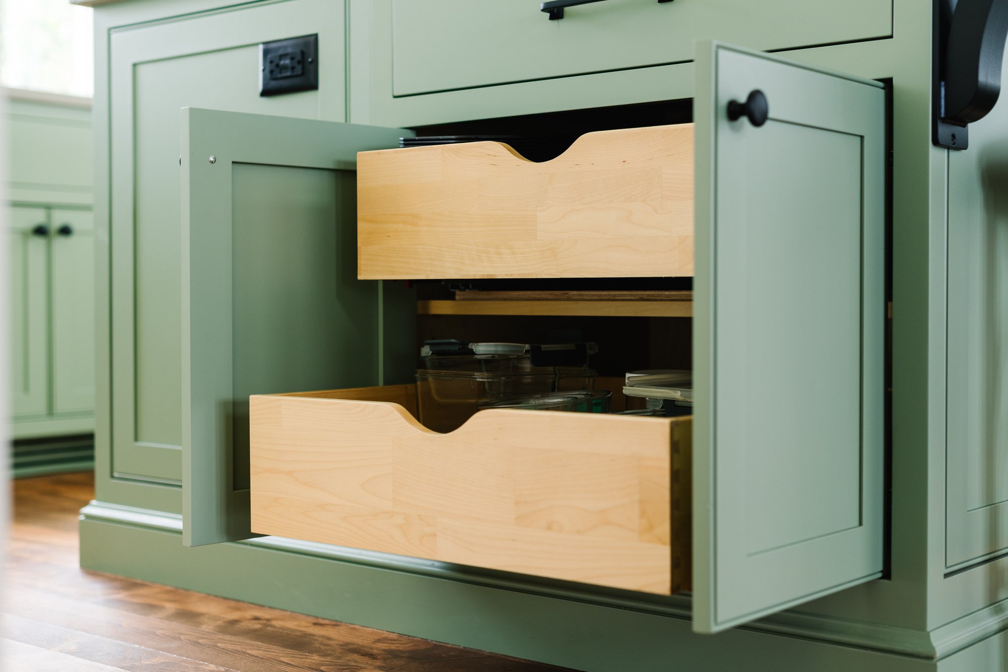 Green kitchen cabinets