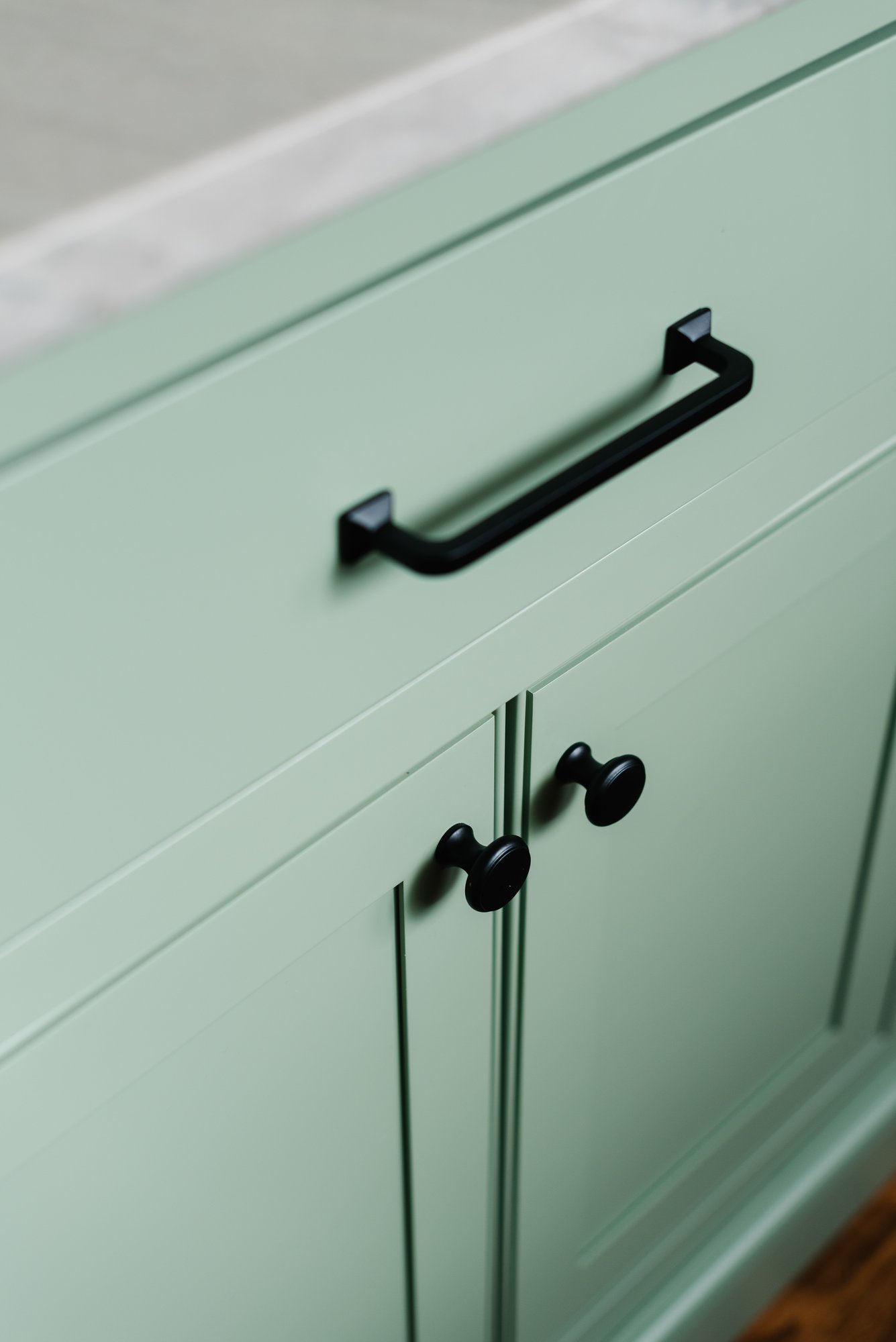 Green kitchen cabinets