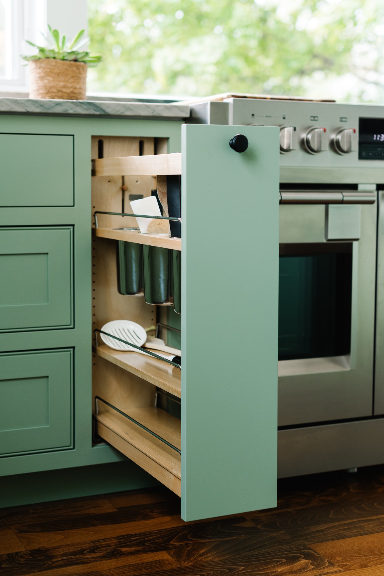 Green kitchen cabinets