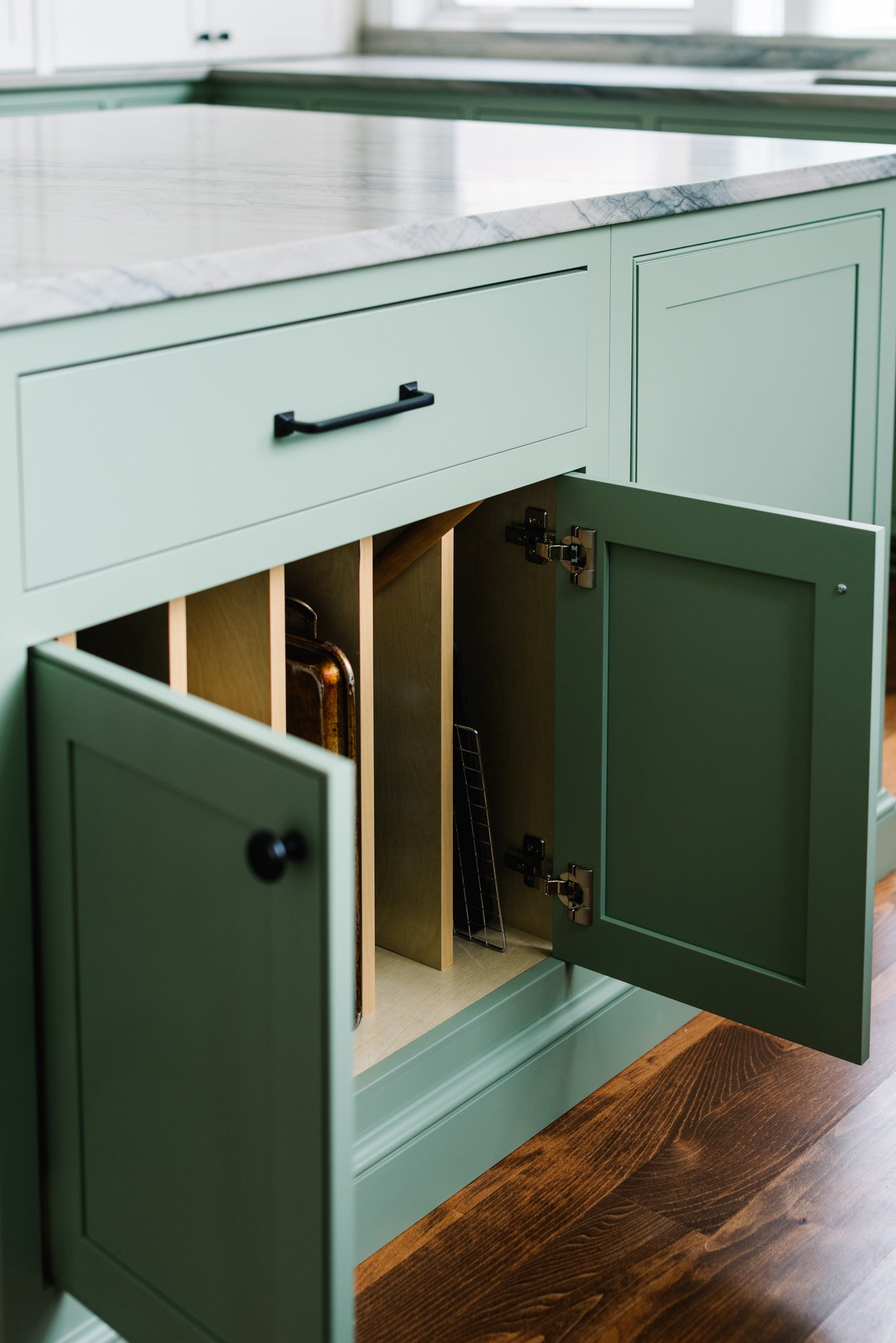 Green kitchen cabinets